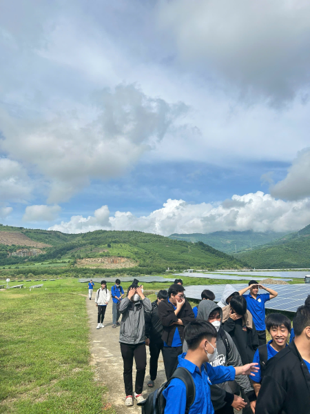 Chuyến tham quan thực tế đầy bổ ích của sinh viên khoa Điện – Điện tử tại nhà máy điện mặt trời KN Cam Lâm