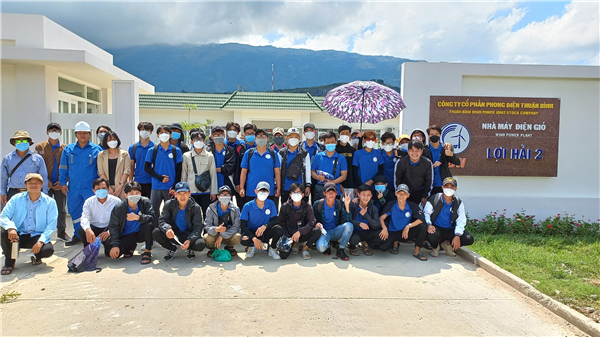Sinh viên Ngành Kỹ thuật điện tham quan thực tế nhà Máy điện Gió và Điện mặt trời