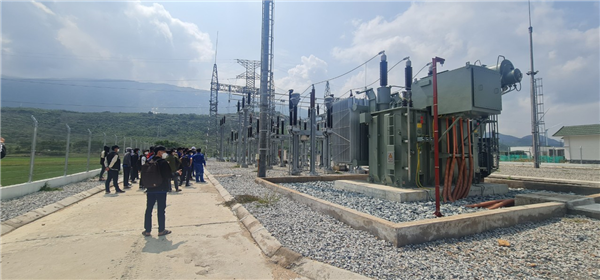 Sinh viên Ngành Kỹ thuật điện tham quan thực tế nhà Máy điện Gió và Điện mặt trời