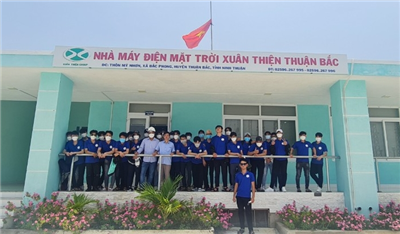 Sinh viên Ngành Kỹ thuật điện tham quan thực tế nhà Máy điện Gió và Điện mặt trời