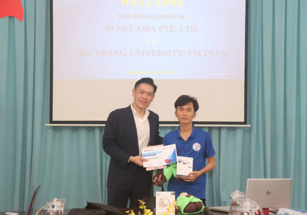 Avnet và Trường Đại học Nha Trang trao giải thưởng cho sinh viên có phát minh sáng tạo