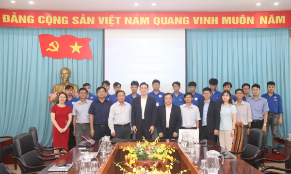 Avnet và Trường Đại học Nha Trang trao giải thưởng cho sinh viên có phát minh sáng tạo