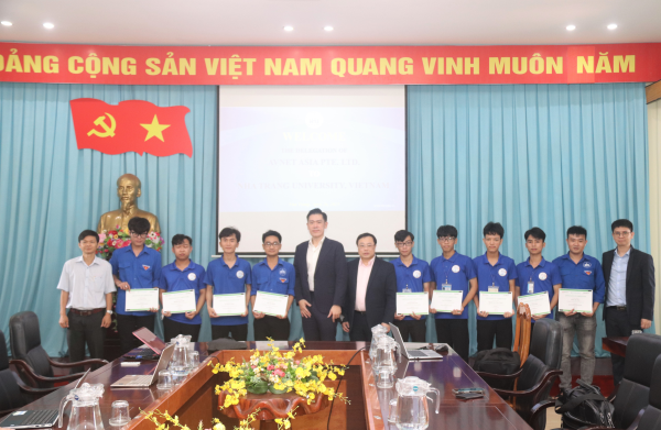 Avnet và Trường Đại học Nha Trang trao giải thưởng cho sinh viên có phát minh sáng tạo