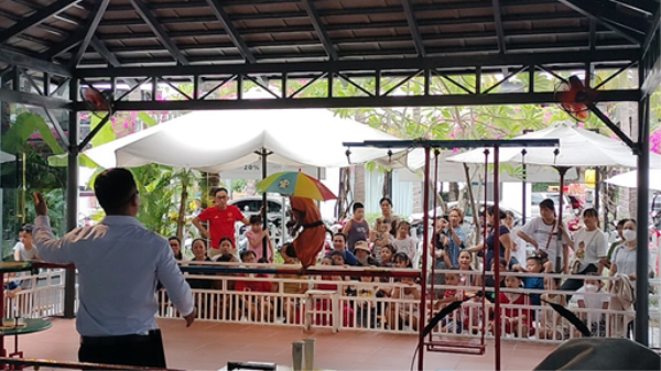 Hoạt động ngày tết trung thu Công đoàn Khoa Điện - Điện tử năm 2023 