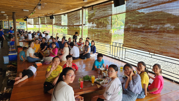 Hoạt động ngày tết trung thu Công đoàn Khoa Điện - Điện tử năm 2023 