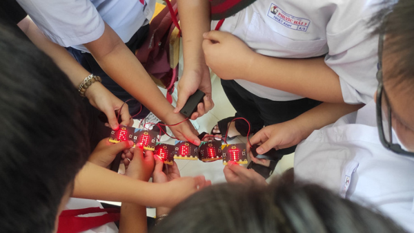 Khoa Điện - Điện Tử, trường Đại học Nha Trang và Hành Trình Truyền Cảm Hứng Công Nghệ Cho Cộng Đồng