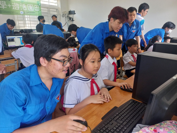 Khoa Điện - Điện Tử, trường Đại học Nha Trang và Hành Trình Truyền Cảm Hứng Công Nghệ Cho Cộng Đồng