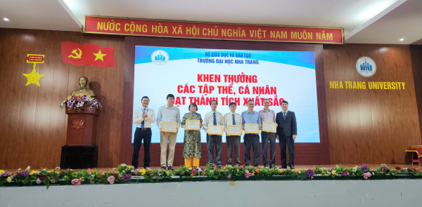 Khoa Điện - Điện tử vinh dự được vinh danh tại buổi chào cờ quý II/2025
