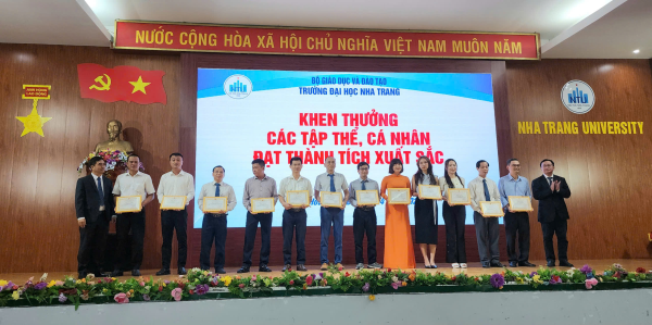 Khoa Điện - Điện tử vinh dự được vinh danh tại buổi chào cờ quý II/2025