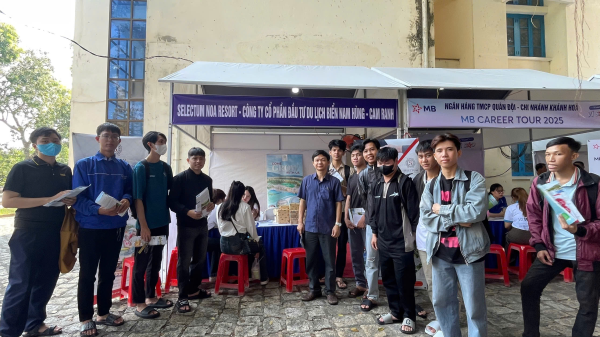 Sôi động Ngày hội Tuyển dụng Việc làm 26/4/2025 – Cầu nối vững chắc giữa Nhà trường, Doanh nghiệp và Sinh viên!