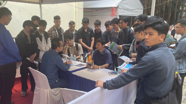 Sôi động Ngày hội Tuyển dụng Việc làm 26/4/2025 – Cầu nối vững chắc giữa Nhà trường, Doanh nghiệp và Sinh viên!